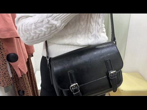 ❤️ Masturbarea în public a tinerei târfe FeralBerry cu un dildo în cabina de probă ❌  at porn ro.bestsexporno.ru ❤